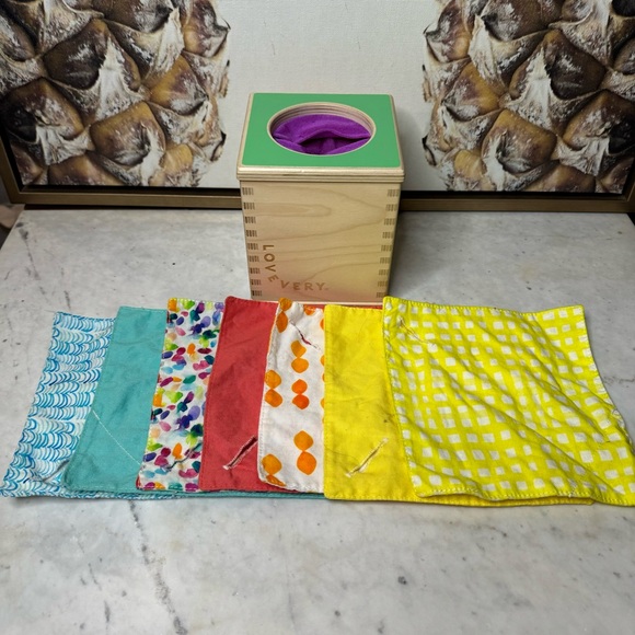 Lovevery Magic Tissue Box & Tissues - Picture 2 of 7